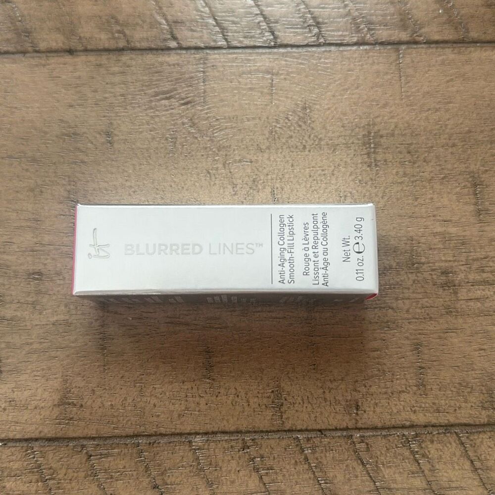 IT‎ Cosmetics Blurred Lines Anti Aging Collagen Lipstick Je Ne Sais Quoi New
